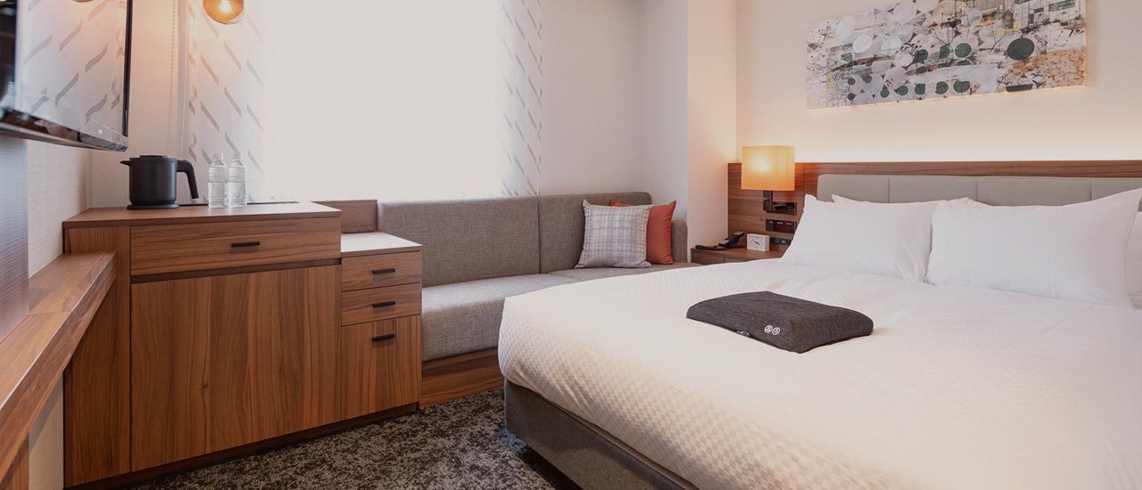 Forza Double room with queen bed, work desk, and in-room iPad