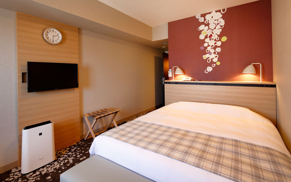 Corner queen room at Hotel Monte Hermana Fukuoka with 180 cm-wide bed