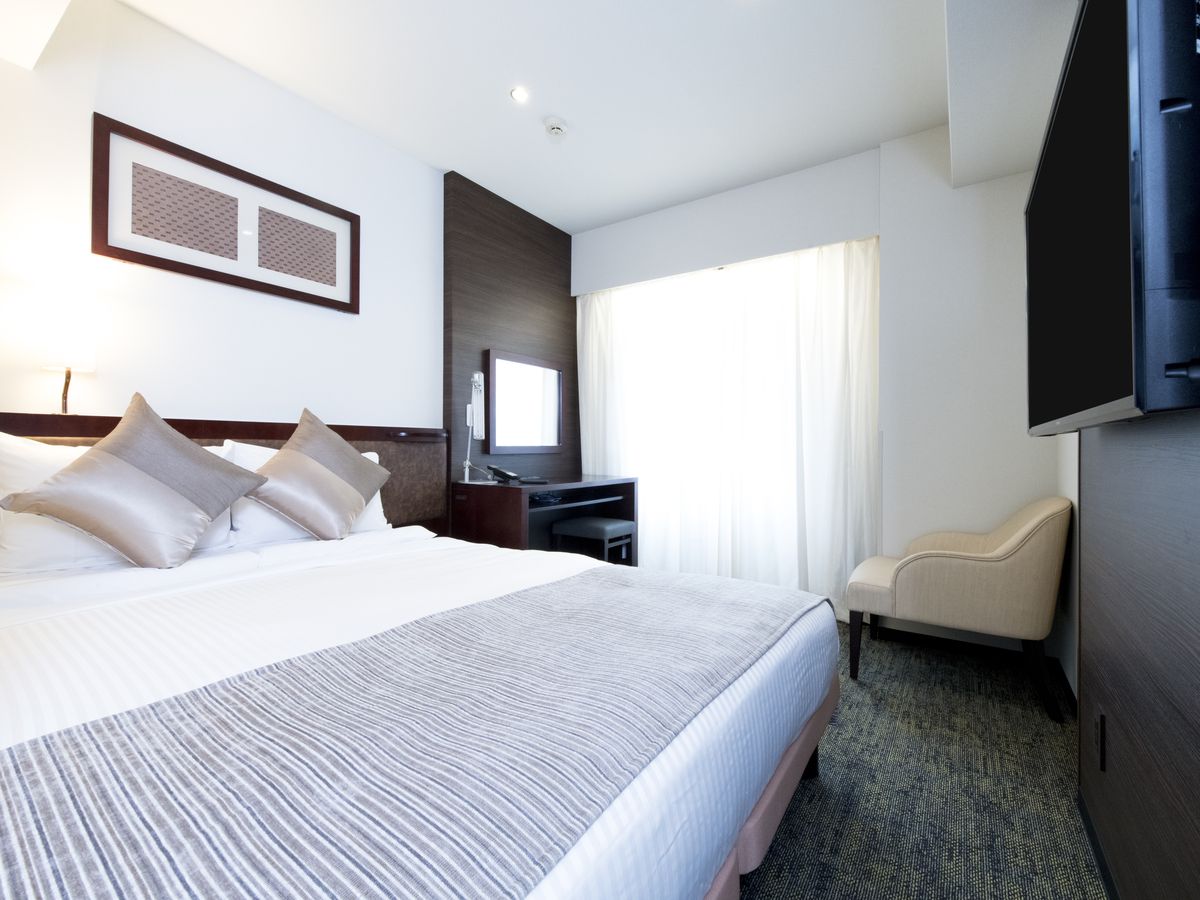 Superior Queen room with ReFa showerhead and SALONIA amenities