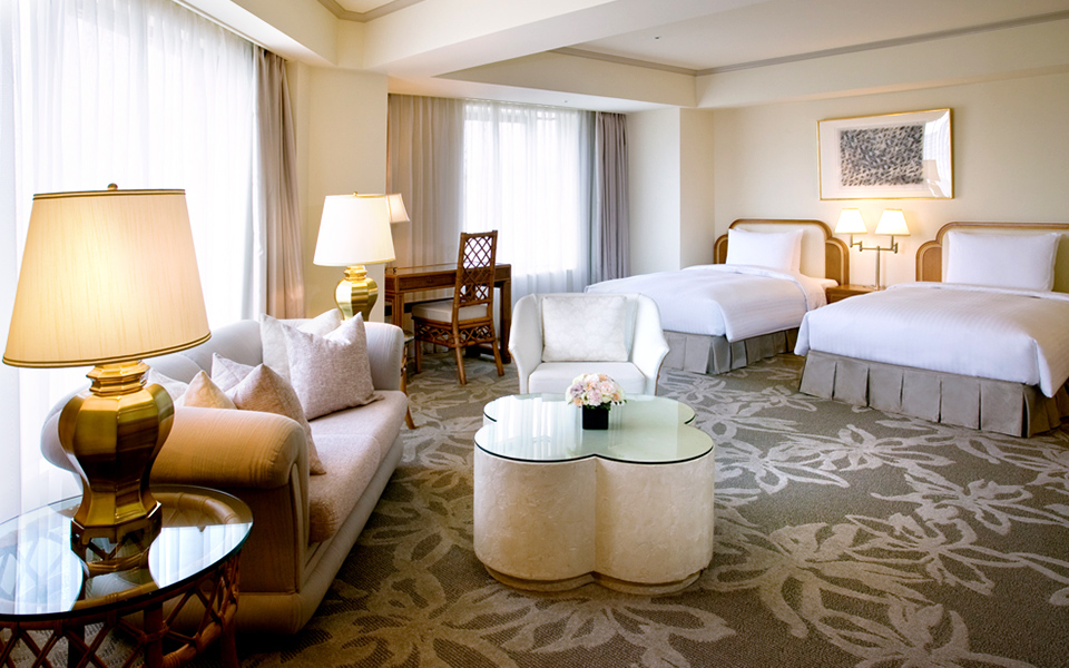 Hotel Nikko Fukuoka deluxe twin room with ornate lamps and floral carpet