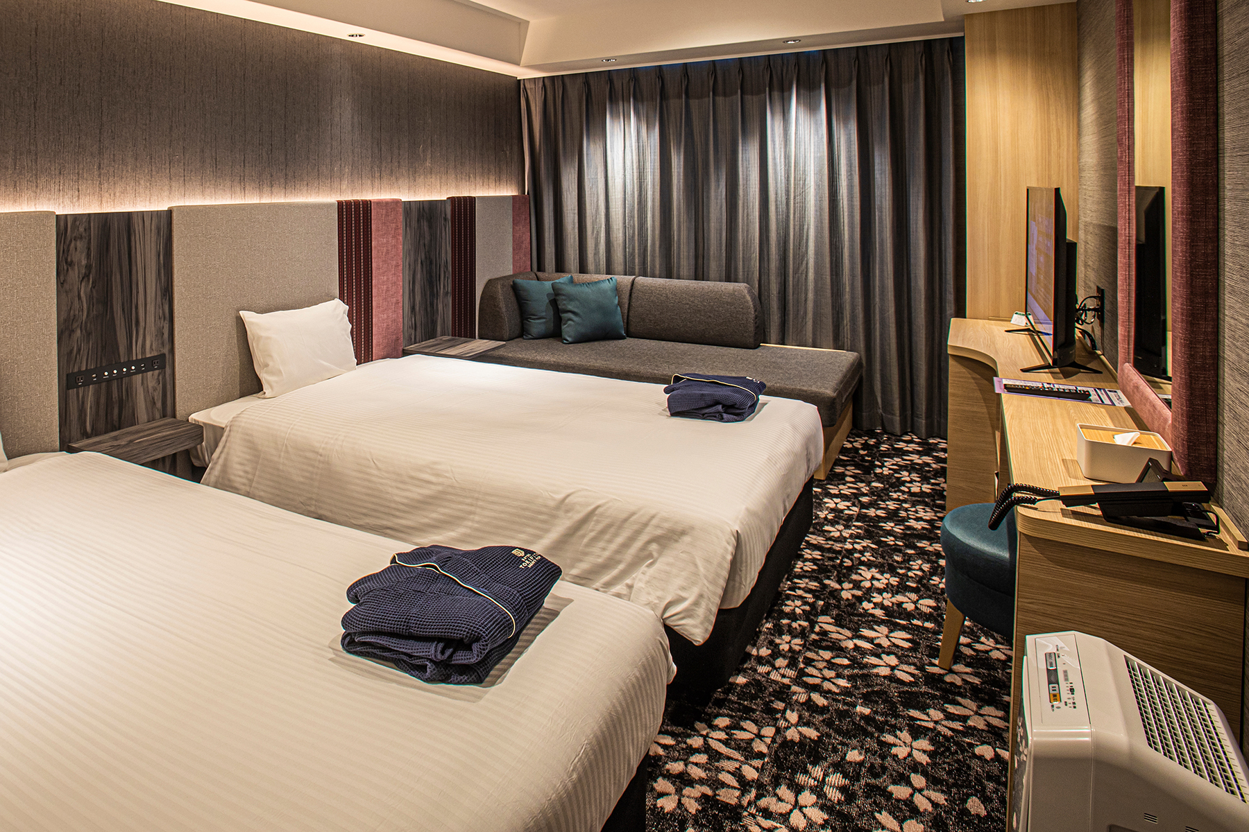 Twin room with separated wet-dry bathroom at Hotel Torifito Hakata Gion