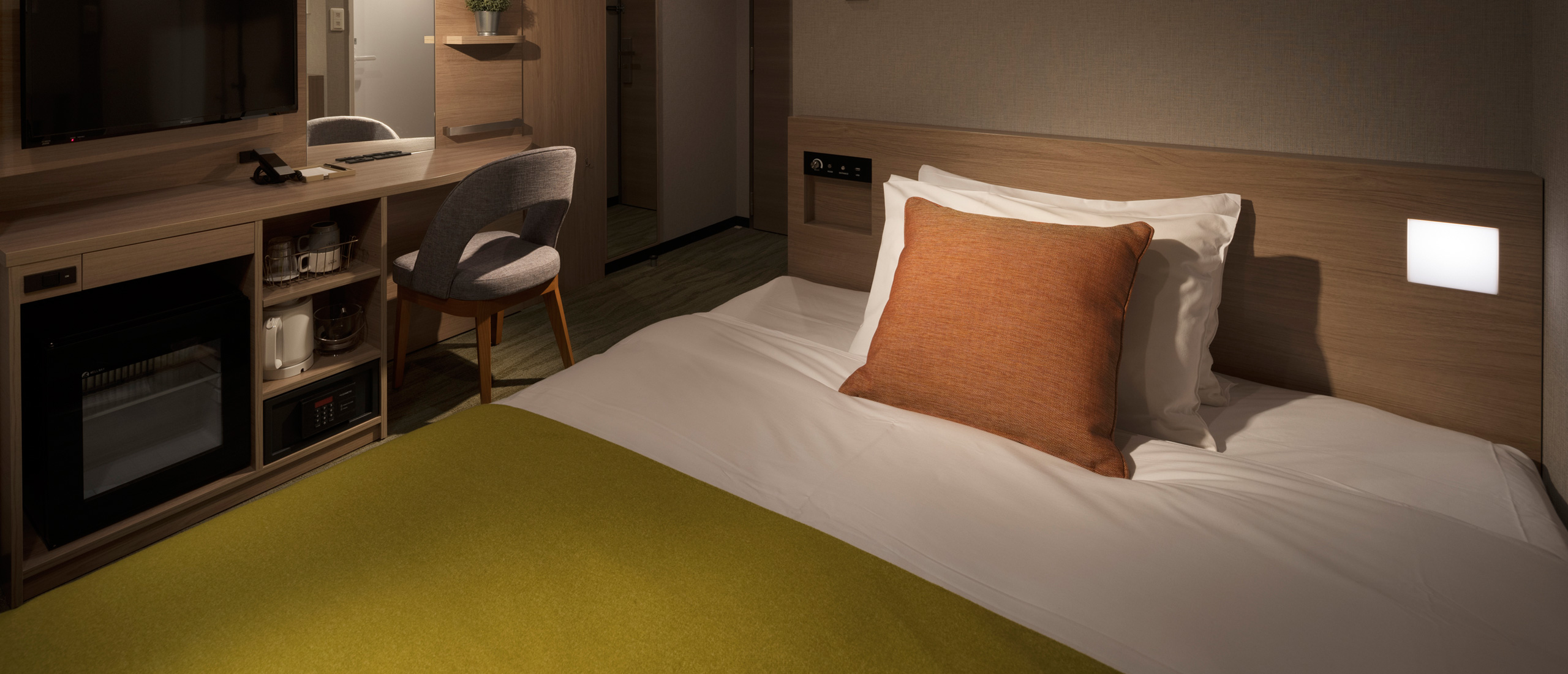 Economy Double room (~12㎡) with Simmons mattress and compact layout