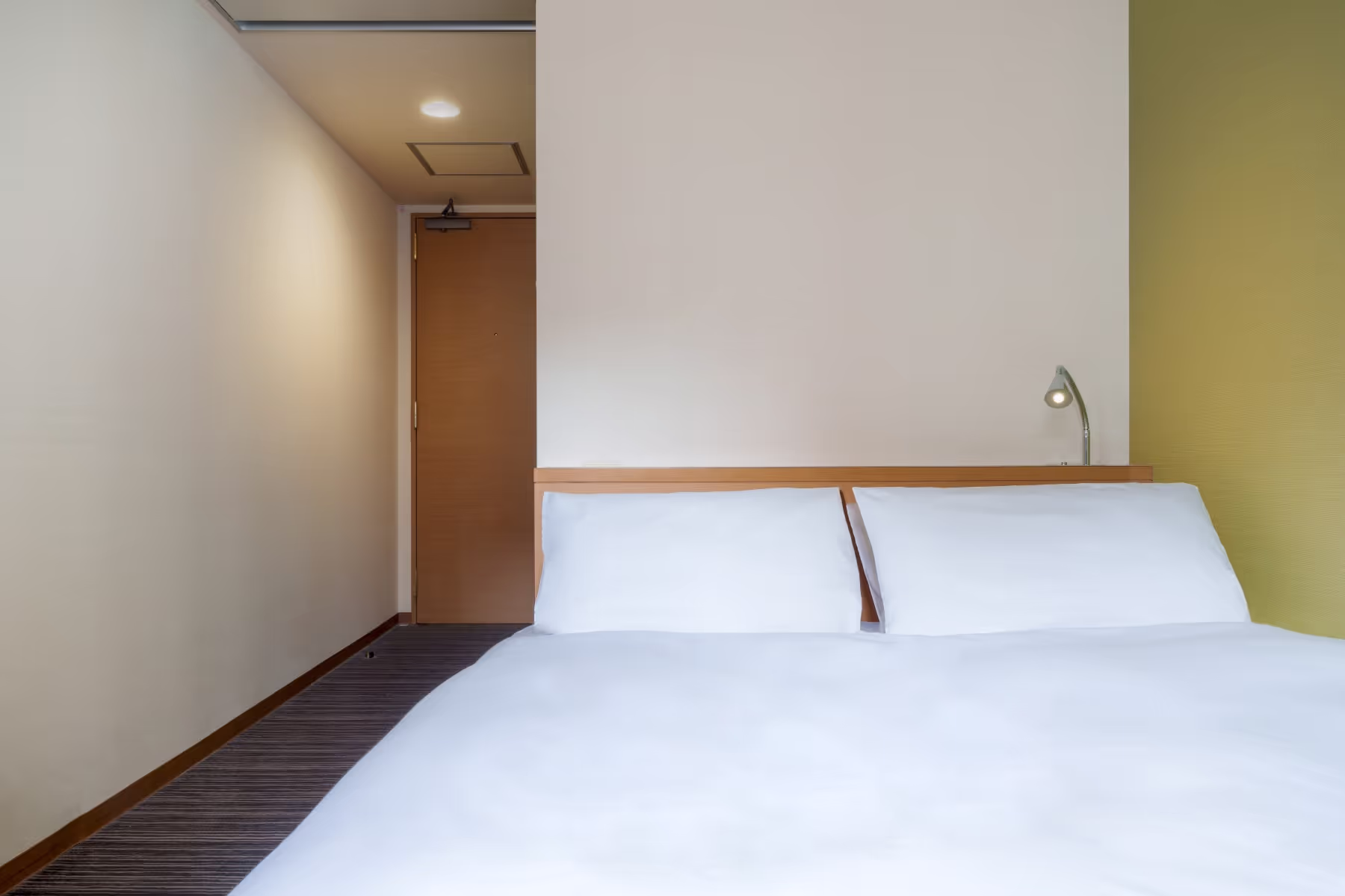 Standard Double room (~15㎡) with single queen bed and small work desk
