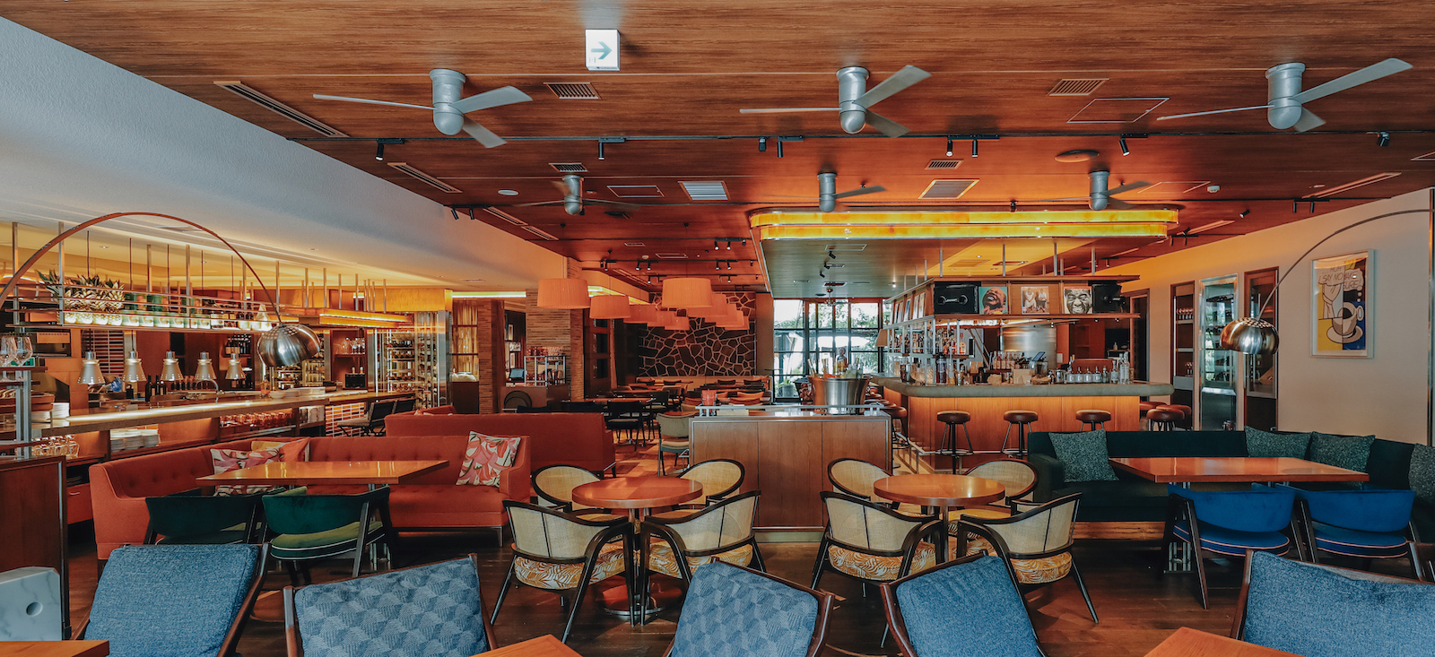 WITH THE STYLE FUKUOKA restaurant COTTON interior with retro decor and bar counter