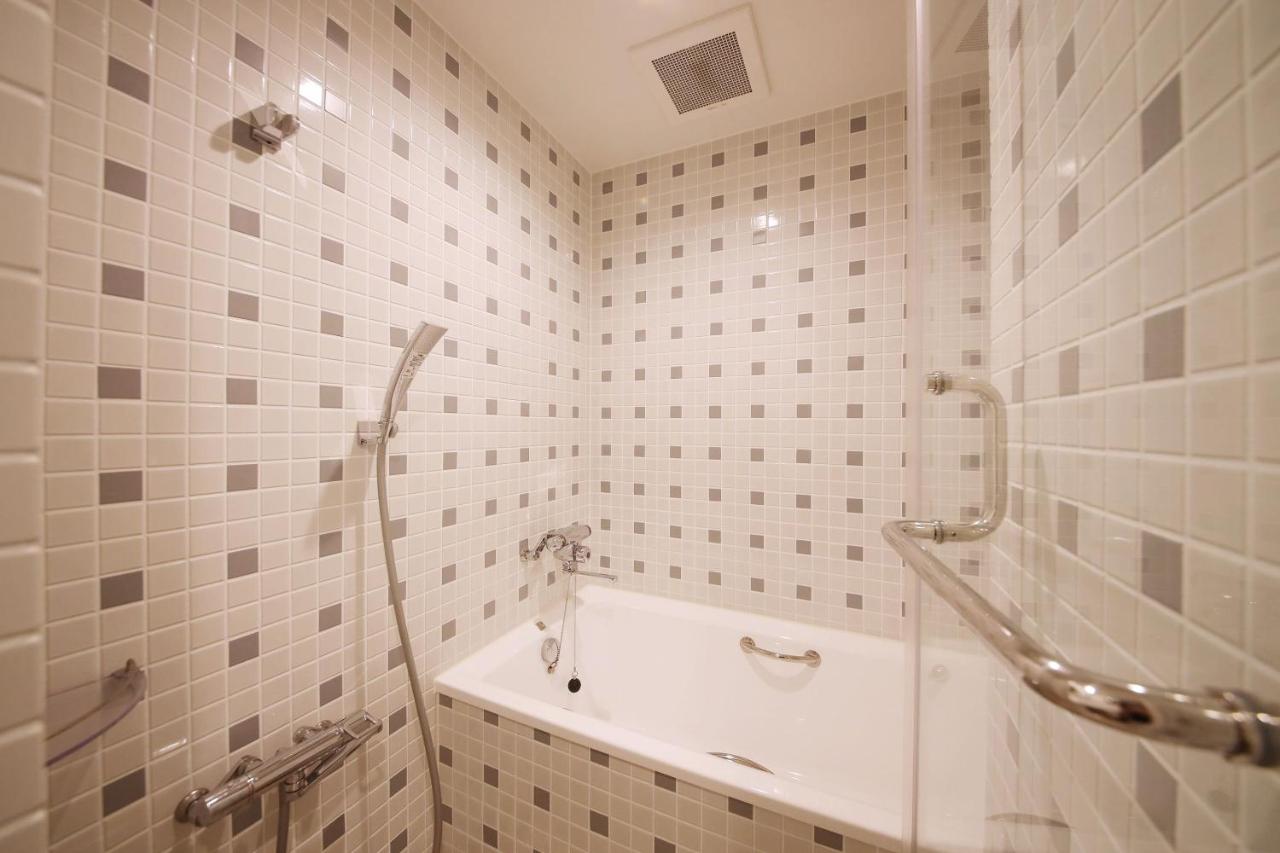 ZONK Hotel Hakata guest room bathroom with bathtub, shower, and bidet